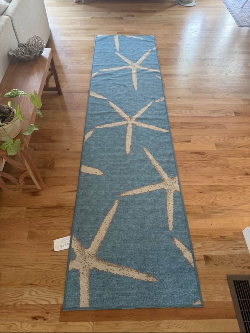 Ruggable Pale Blue Starfish Round Rug & Runner -Gold Starfish Pattern - Picture 7 of 10